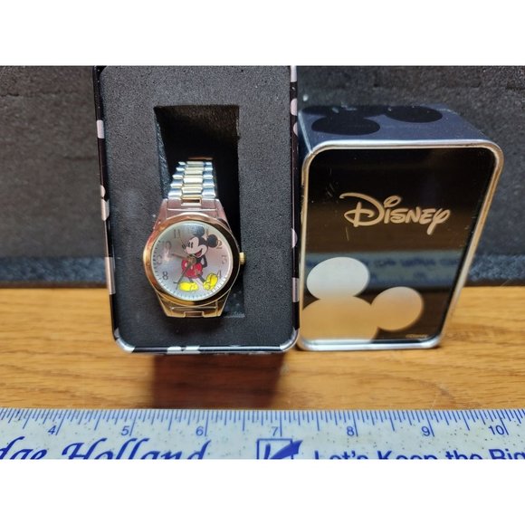 Disney Mickey Mouse Watch Works Runs Keeps Time - Picture 1 of 3